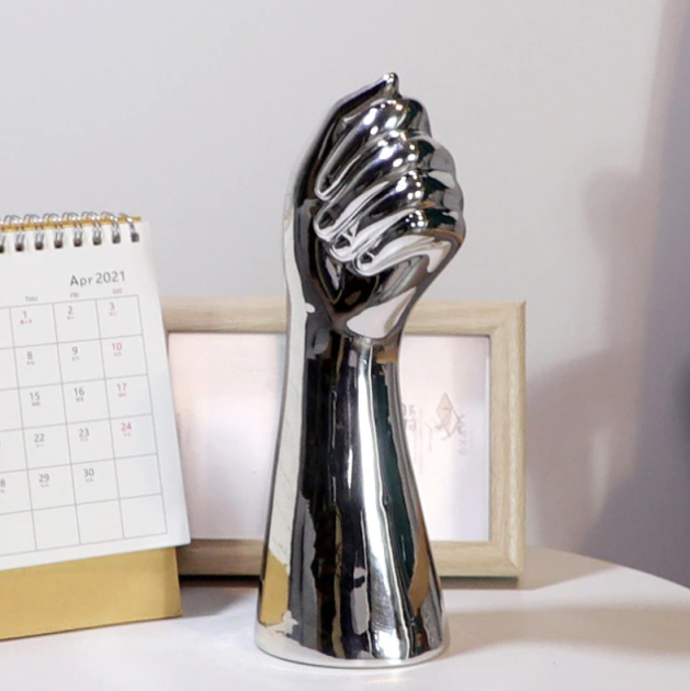 IVORE.GROUP - Ceramic Hand Shape Vase