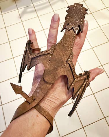 Fantasy Gifts - Brown Dragon Hand Pet